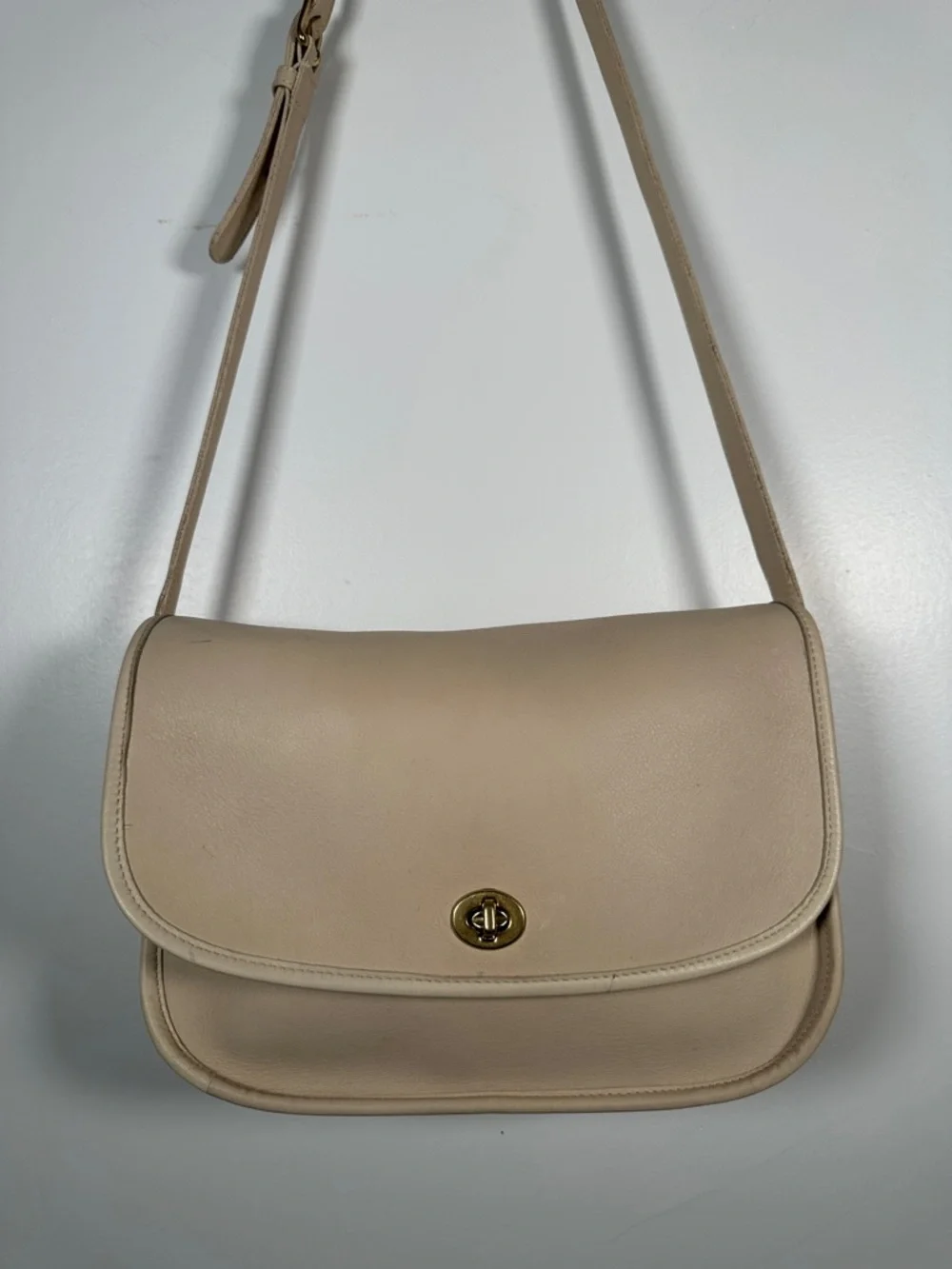 Coach Vintage City Bag No. 9139 USA Made Beige Leather Crossbody Shoulder Bag - Picture 2 of 11
